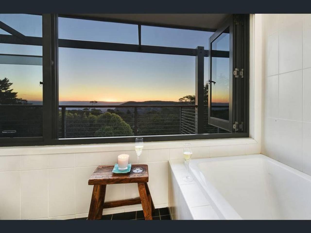 Narrow Neck Views - Peaceful 4 Bedroom Home With Stunning Views! Katoomba Exterior photo